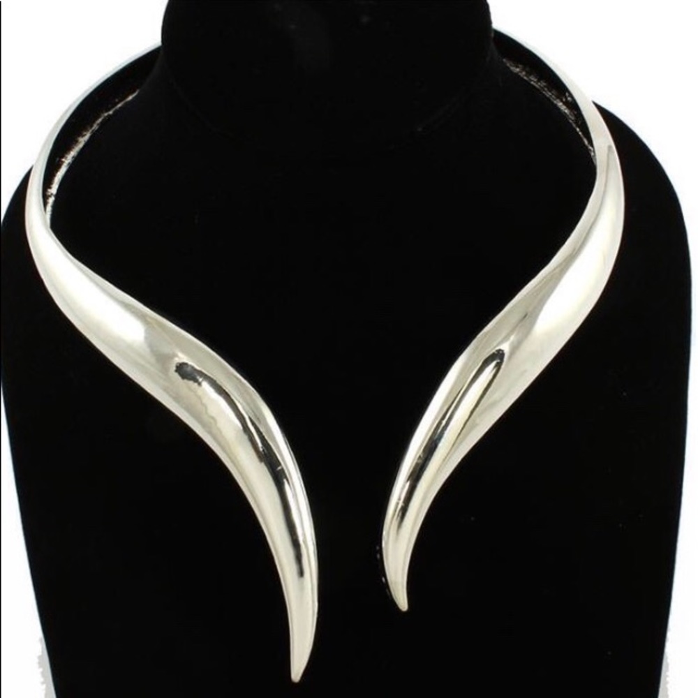 Silver Metal Curvy Swirl Choker